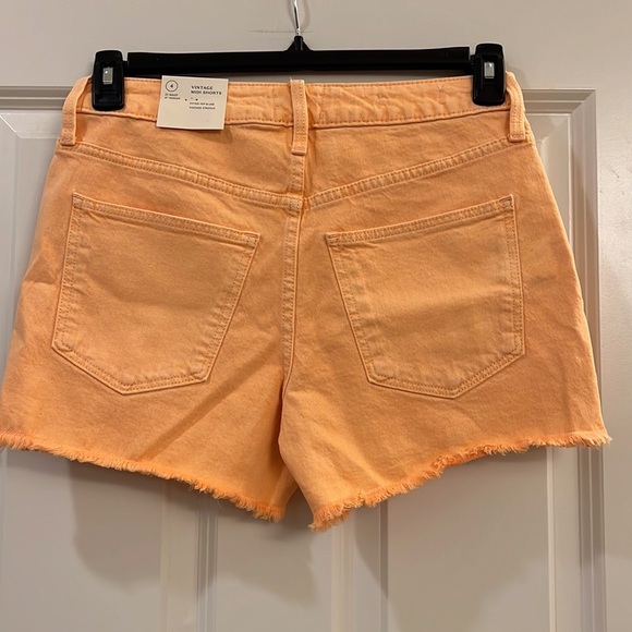 Universal Thread ladies Jean shorts - Picture 2 of 6